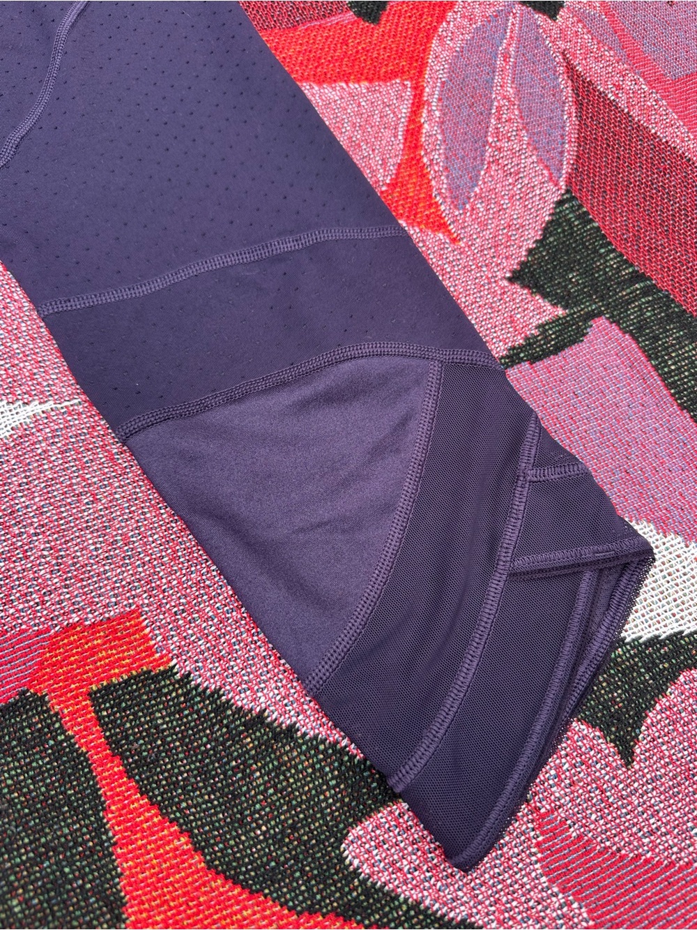 Lululemon Emerge Renewed Crop Shine Dot Black Grape - Picture 3 of 9